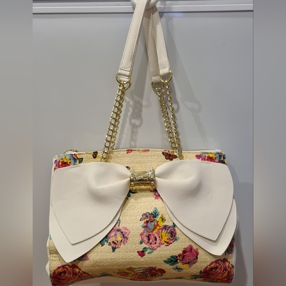 Betsey Johnson Handbags - NWT Betsey Johnson Floral Straw White Bow Satchel Shoulder Crossbody Bag